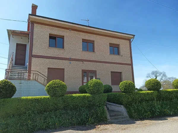 Casa de pueblo en Barrio Novalín, 318