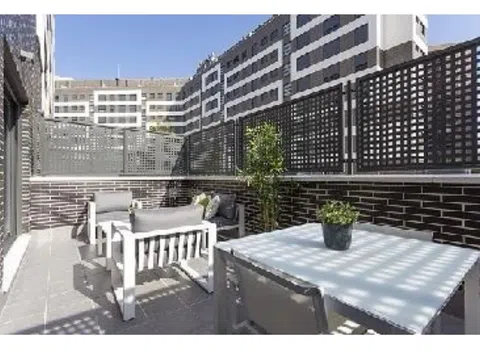 Piso en calle de Carlos y Guillermo Fernández Shaw, 1