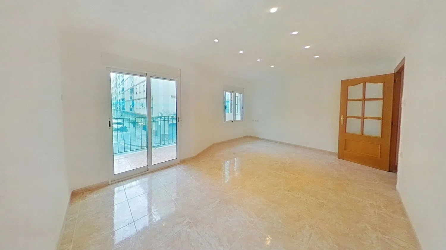 Piso en Barrio Torrefiel - Foto 1