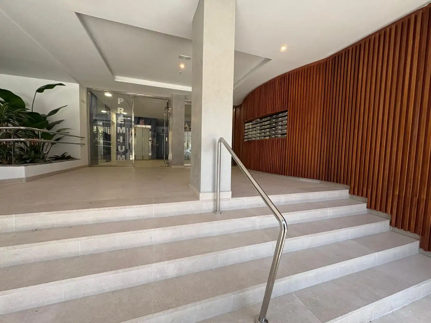 Local comercial en  Avenida de Pampaneira 8 - Foto 4
