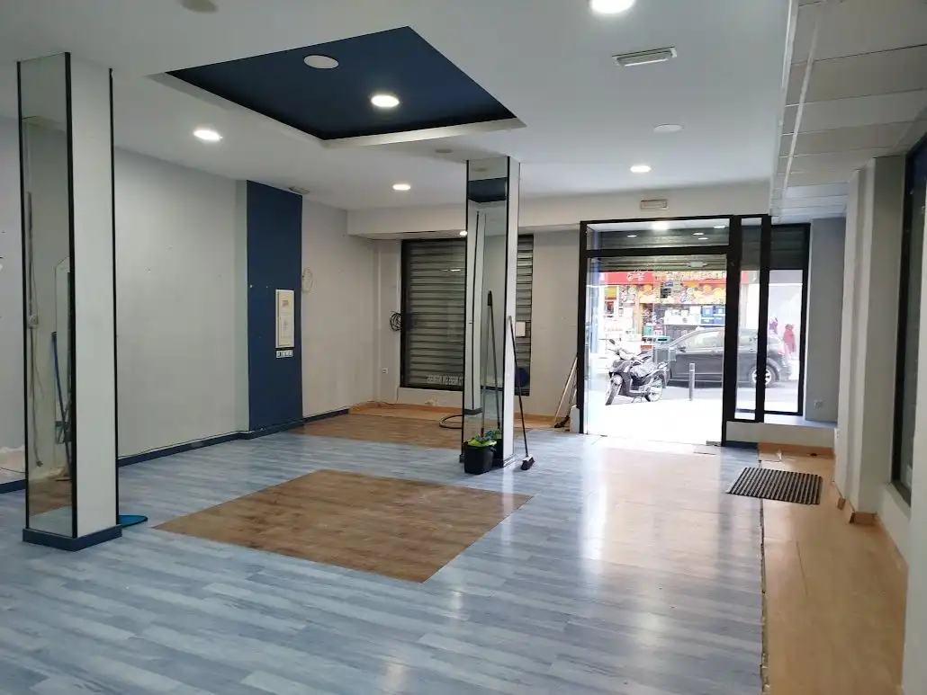 Local comercial en  Calle Alfambra 4 - Foto 2