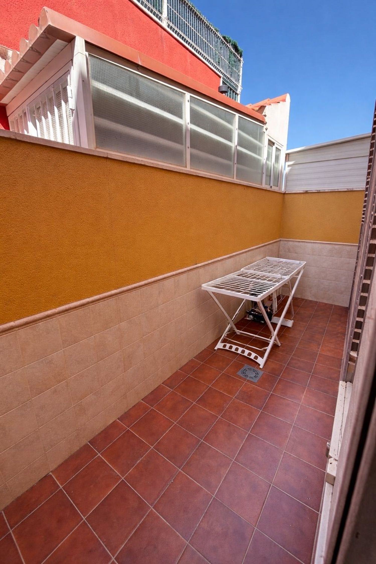 Chalet adosado en Calle los palacios, 1 - Foto 2