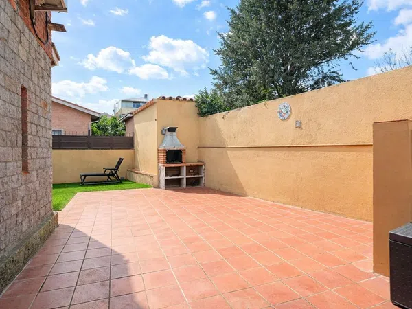 Casa independiente en avenida Ramon Escayola, 1 - Foto 1