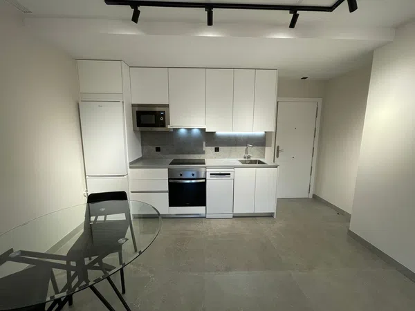 Estudio en calle Torrejón de Velasco, 4