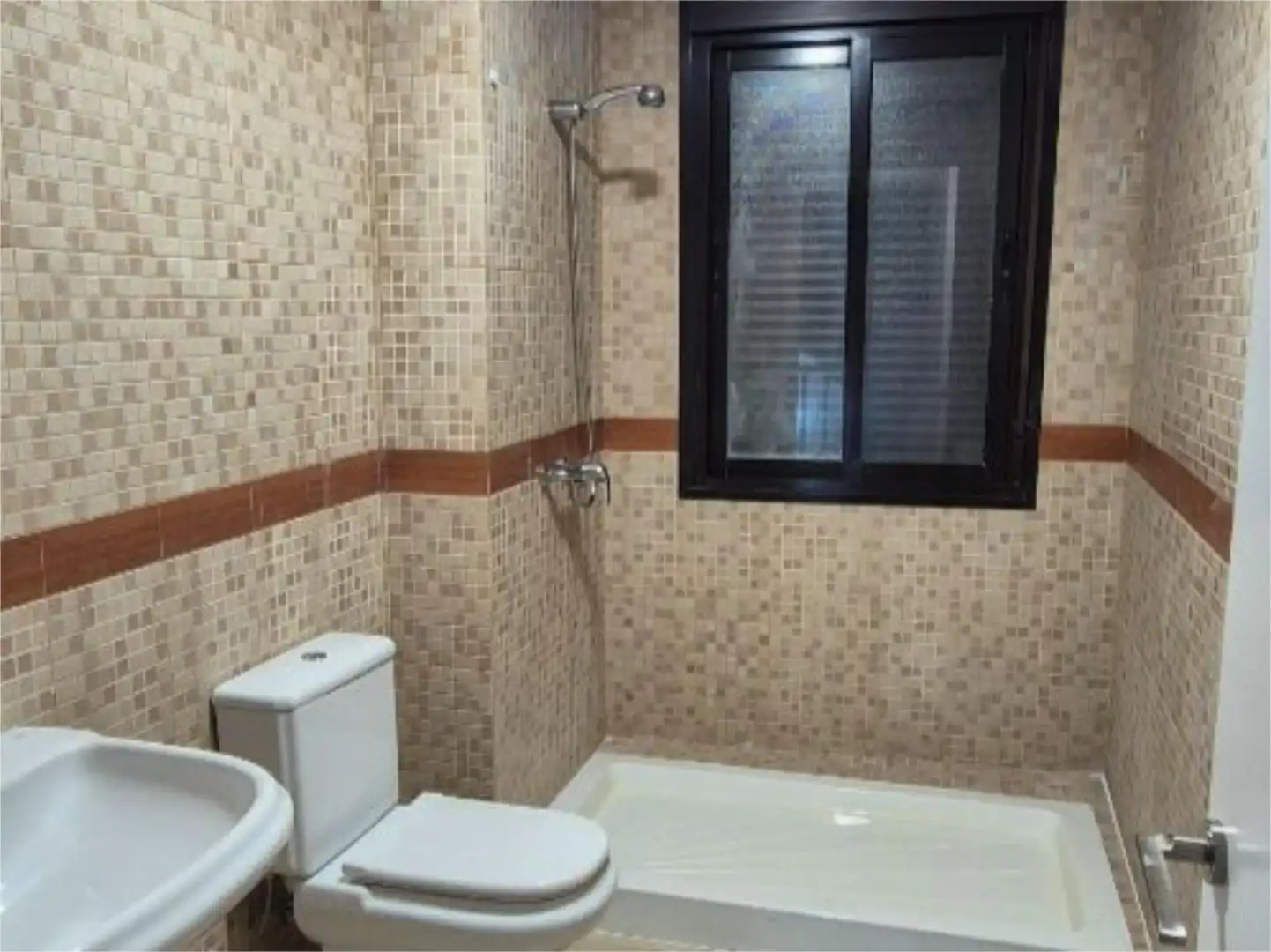 Casa adosada en  Calle la Planta 10 - Foto 3