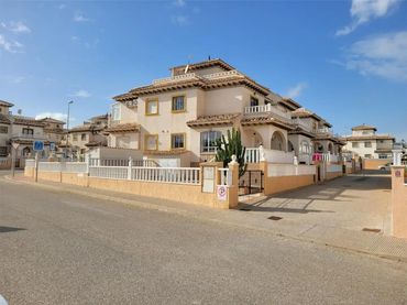 Casa adosada en  Calle Castillo de la Mola 1 - Foto 1