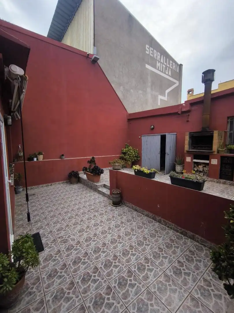 Casa adosada en  Carrer Ramon Reig 23 - Foto 2