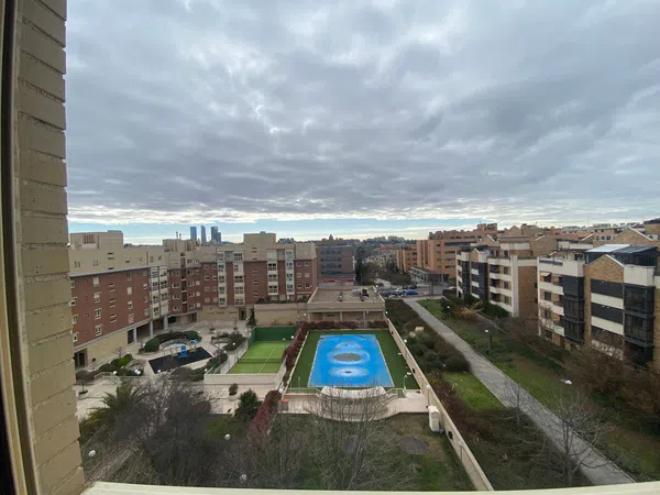 Piso en calle Monasterio de Montesclaros, 9