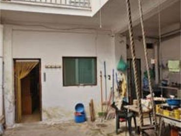 Chalet en calle paralela a zona comercial - Foto 7