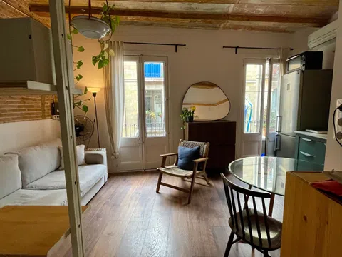 Estudio en calle de Valldonzella, 37