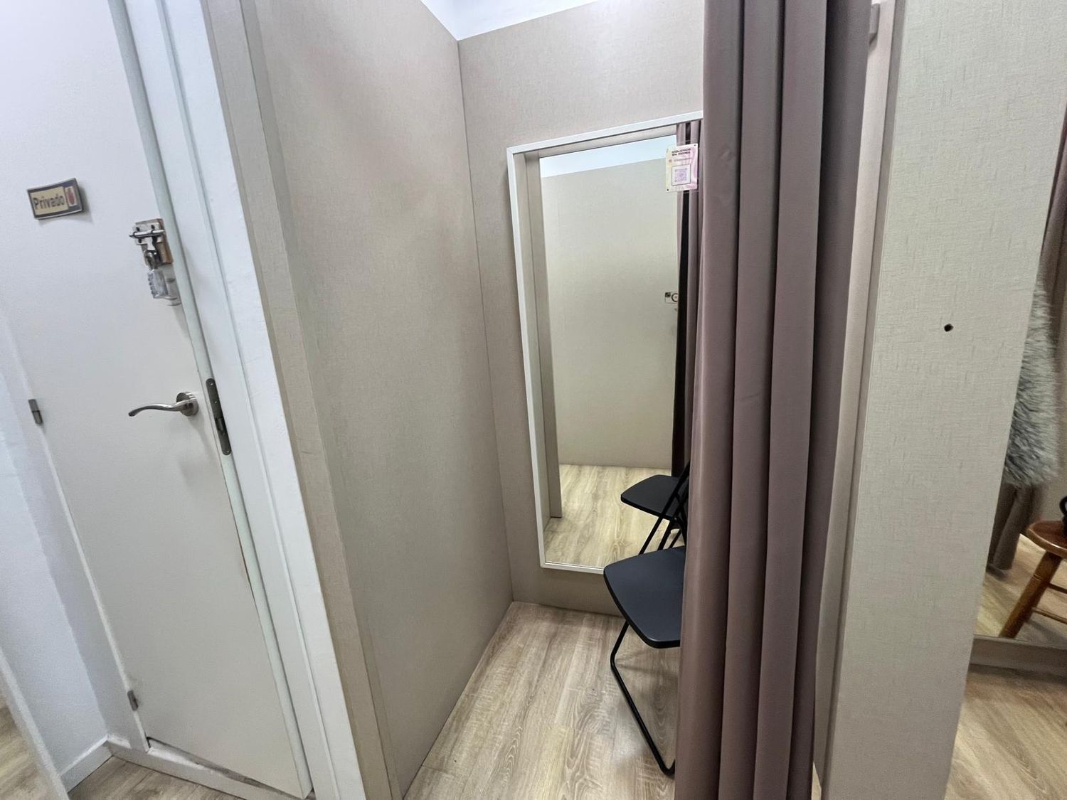 Tienda de ropa en calle de Francesc Layret, 20 - Foto 2