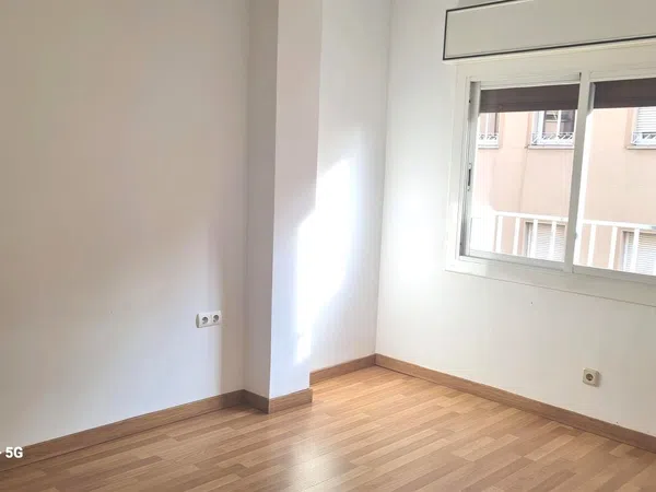 Piso en calle de la Independència, 144 - Foto 2