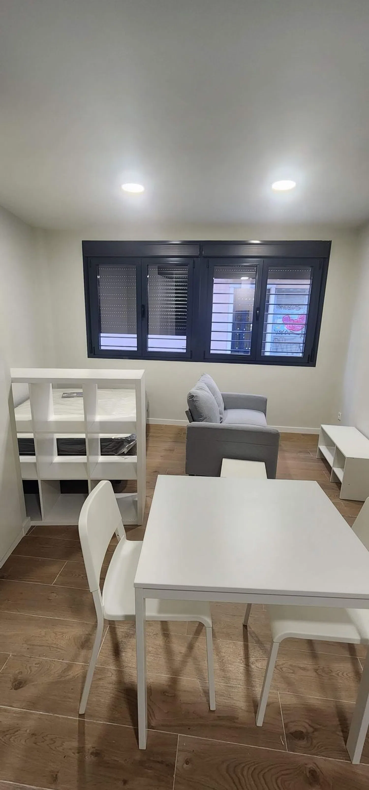 Estudio en Rosa Menéndez, 31 - Foto 1