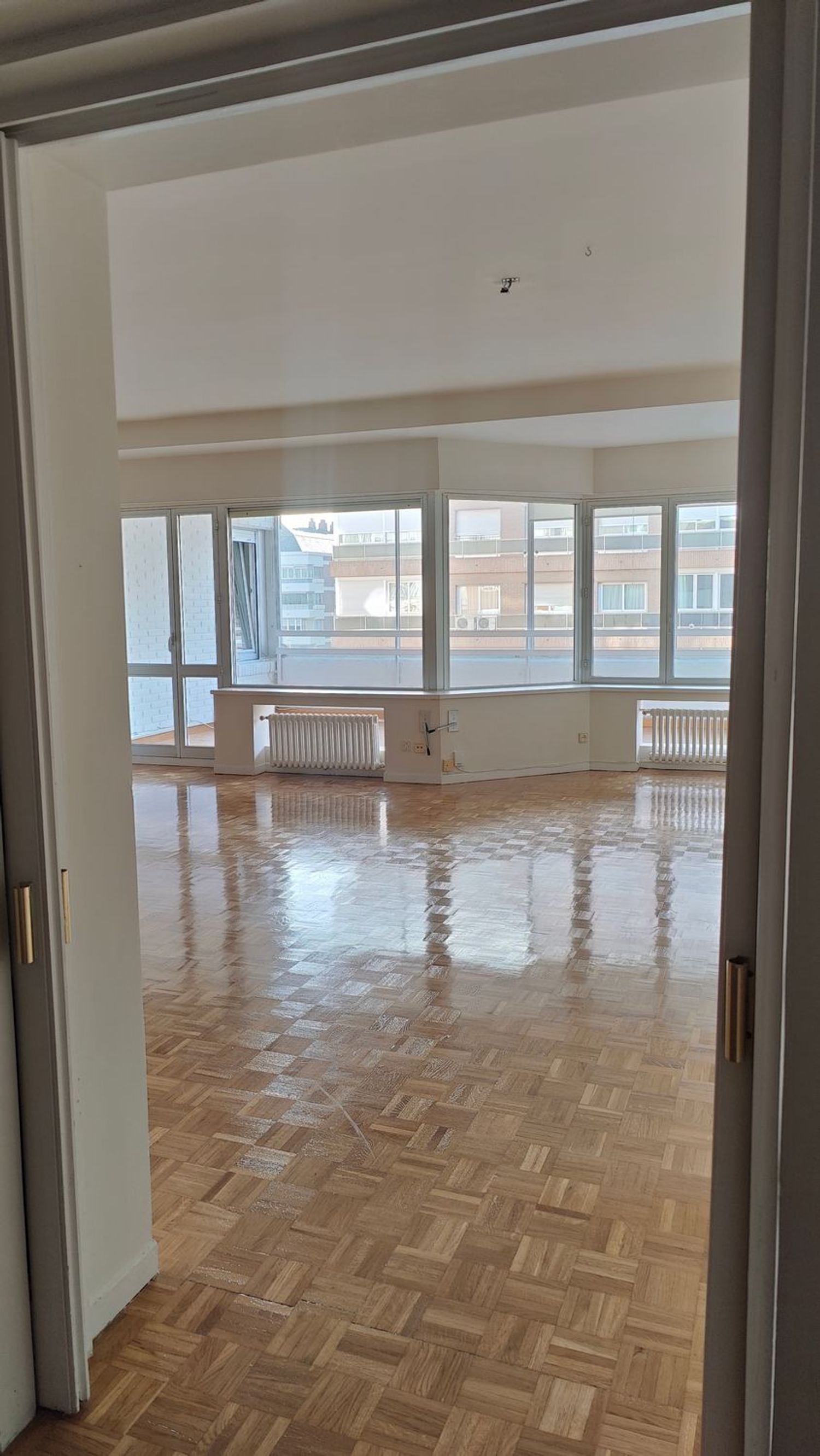 Piso en calle Capitán Haya, 35 - Foto 1