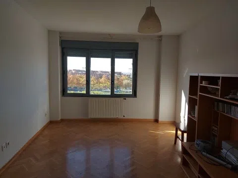 Piso en avenida del Parque de Palomeras Bajas, 9