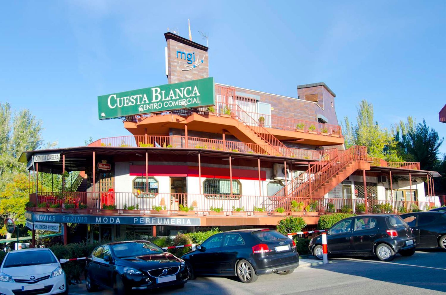 Chalet pareado en Encinar de los Reyes - Foto 42