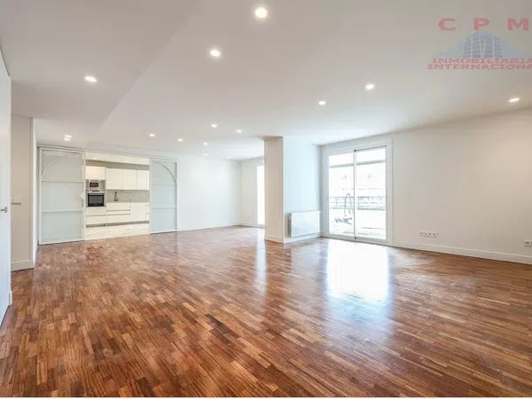 Piso en calle de Cardenal Marcelo Spínola, 48