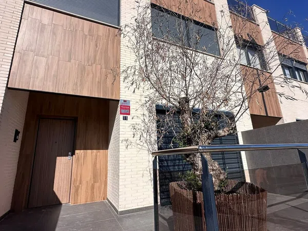 Chalet adosado en calle Isla de Corcega, 1 - Foto 1