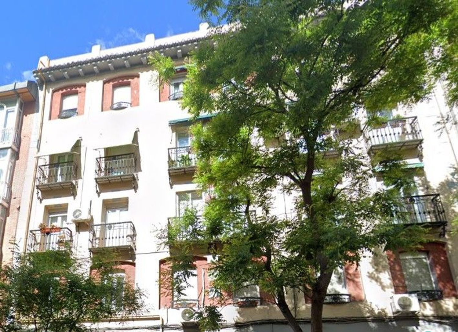 Piso en calle de Guzmán el Bueno, 63 - Foto 1