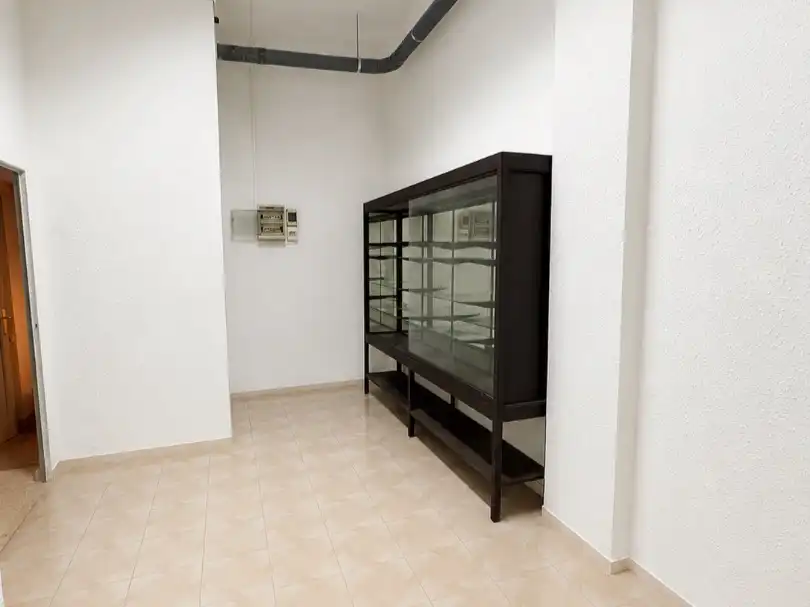Local comercial en  Carrer del Ceramista Ros 12 - Foto 9