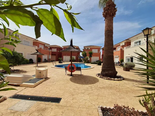 Casa independiente en Urb. altaona golf  Barrio Baños y Mendigo
