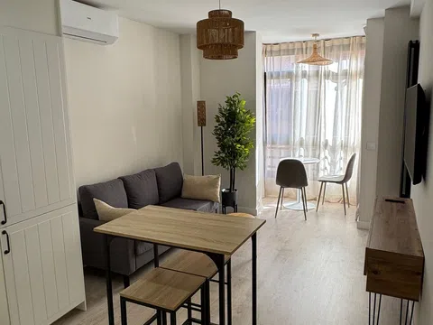 Piso en calle de Dulcinea, 17