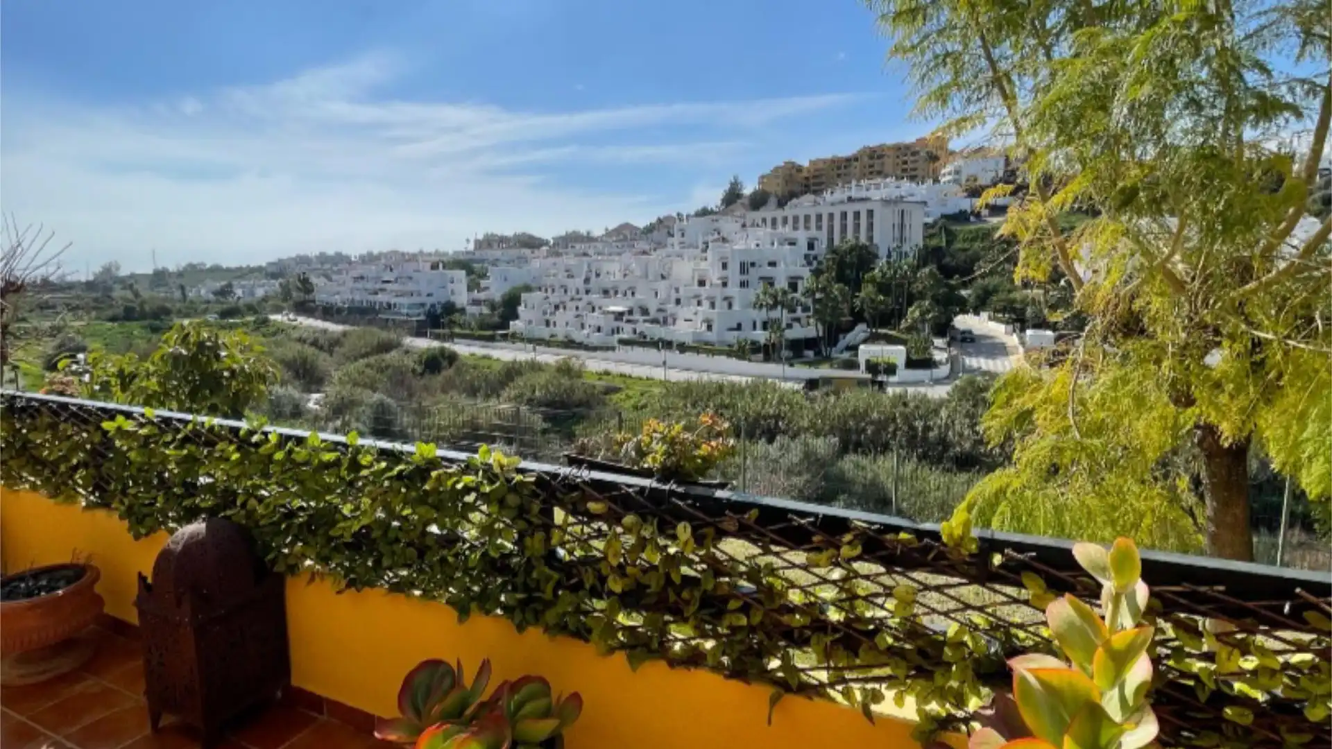 Piso en  Calle Alcaucín 1 - Foto 1