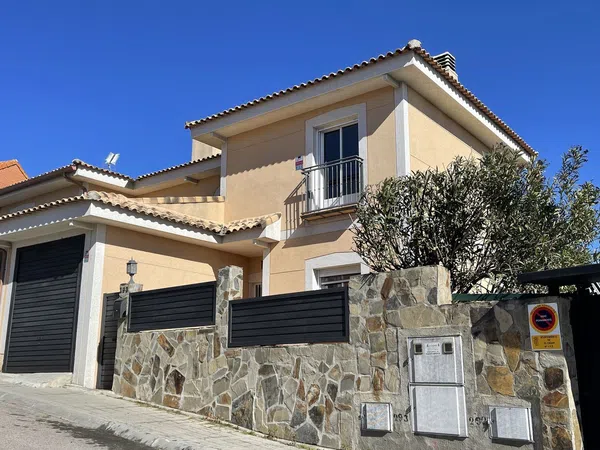 Chalet pareado en Calle Julio Gonzalo, 293 - Foto 1