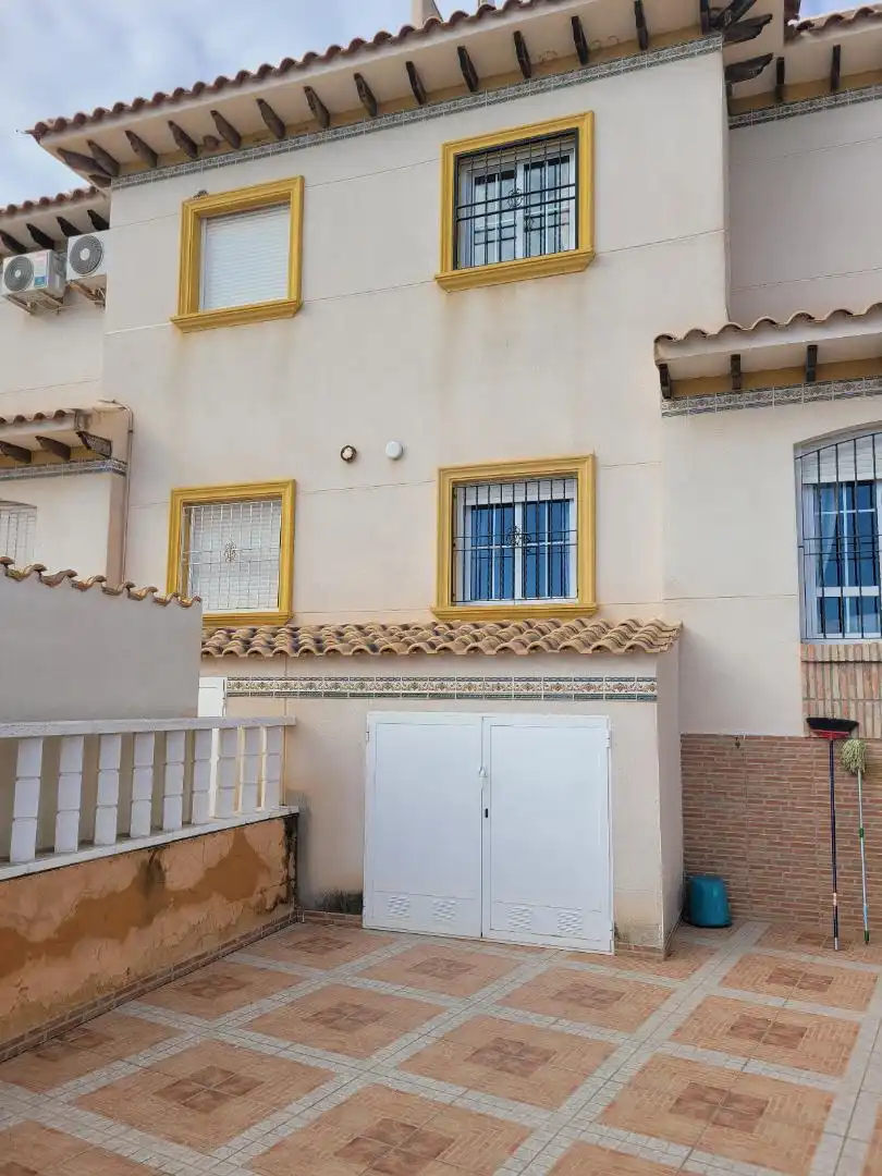 Casa adosada en  Calle Castillo de la Mola 1 - Foto 9