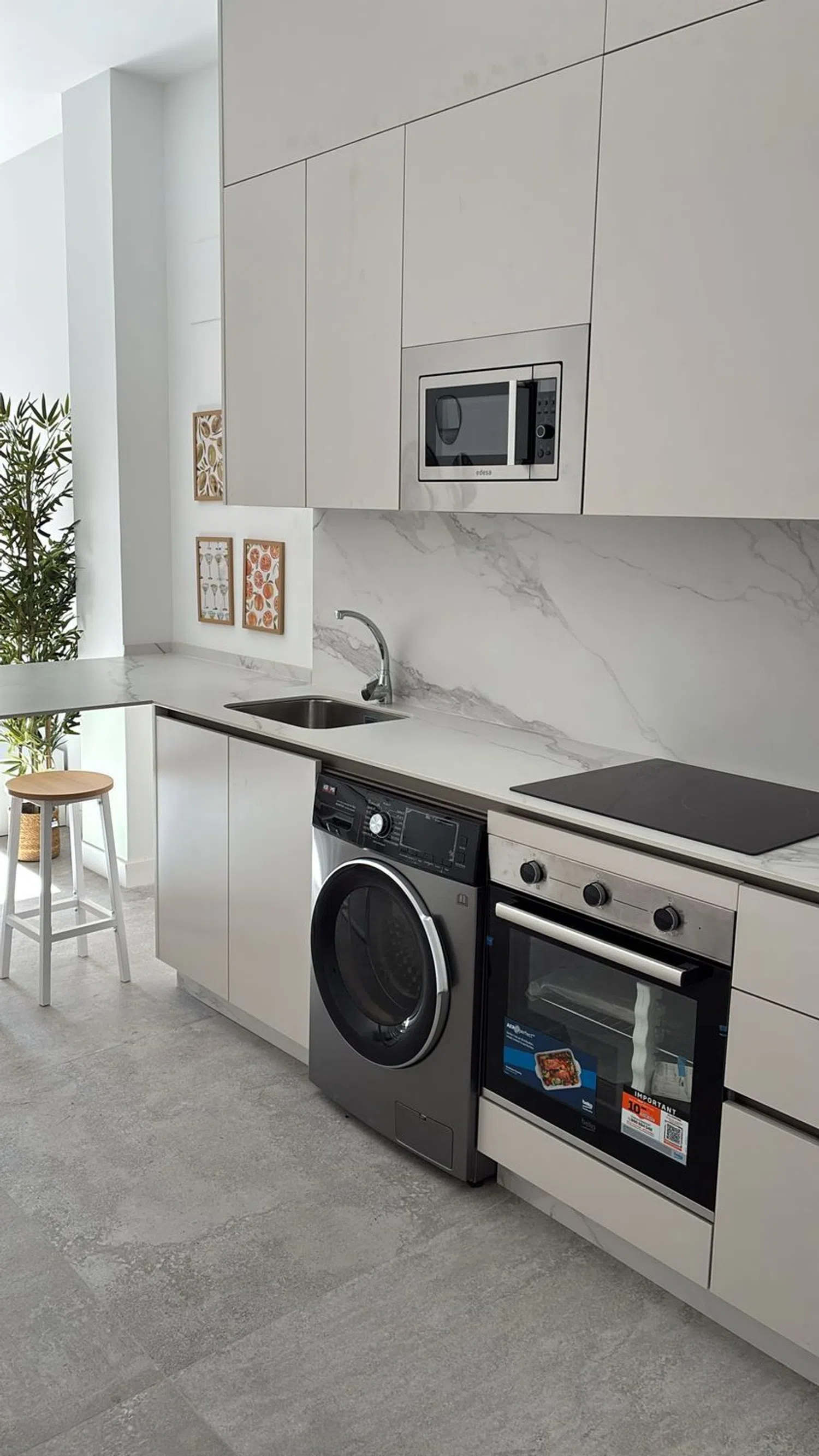 Estudio en avenida de Carlos III, 25 - Foto 2