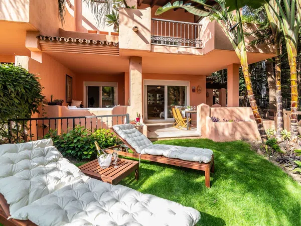 Chalet pareado en avenida de la Navegación, 10