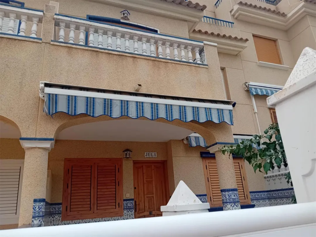 Casa adosada en  Carrer Colombia 100 - Foto 1