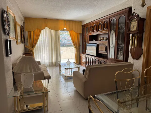 Piso en calle Porto Colón, 6