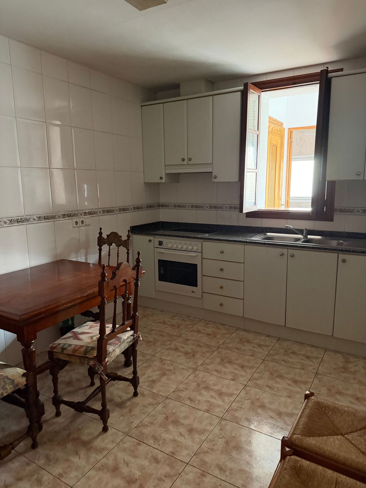 Piso en calle de la Reina Maria Cristina, 24 - Foto 2