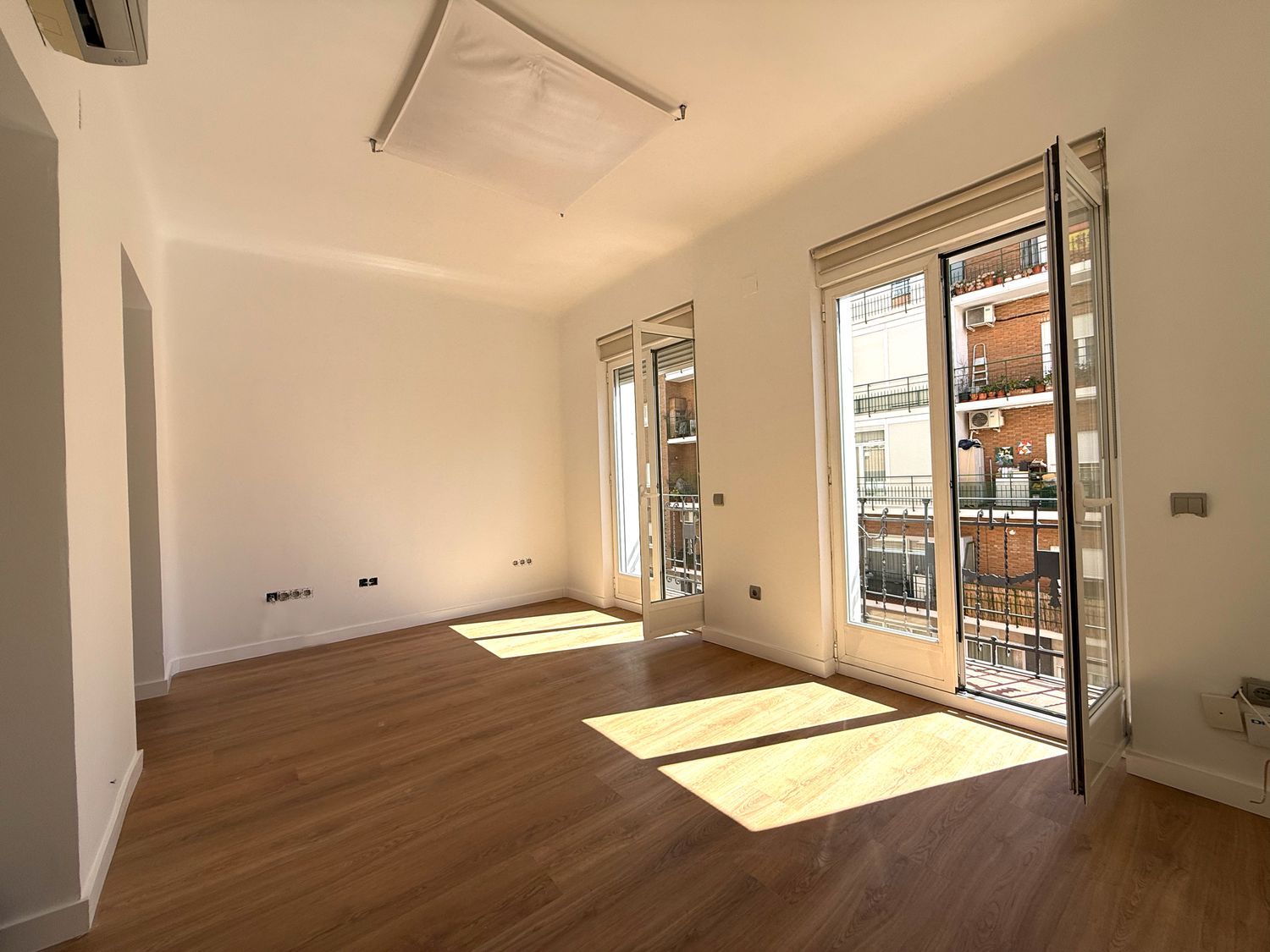 Piso en calle de María de Guzmán, 3 - Foto 1