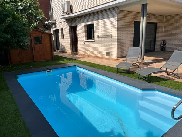 Chalet adosado en Calle 5, 30 - Foto 1