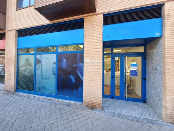 Local en calle de Emilio Muñoz, 43
