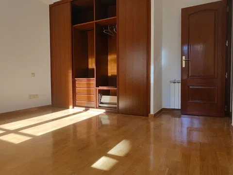 Piso en avenida de la Reina Victoria, 31