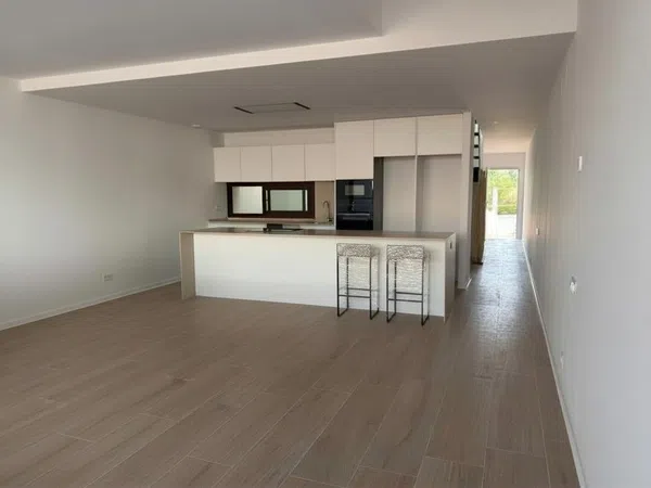 Chalet adosado en Avenida Juan Carlos I - Foto 2