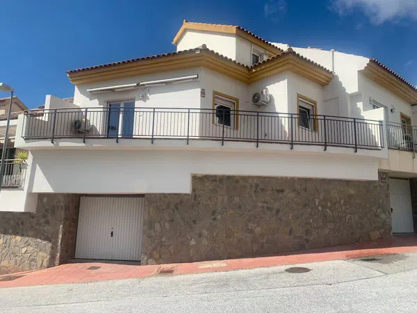Chalet pareado en calle Colmenar, 3