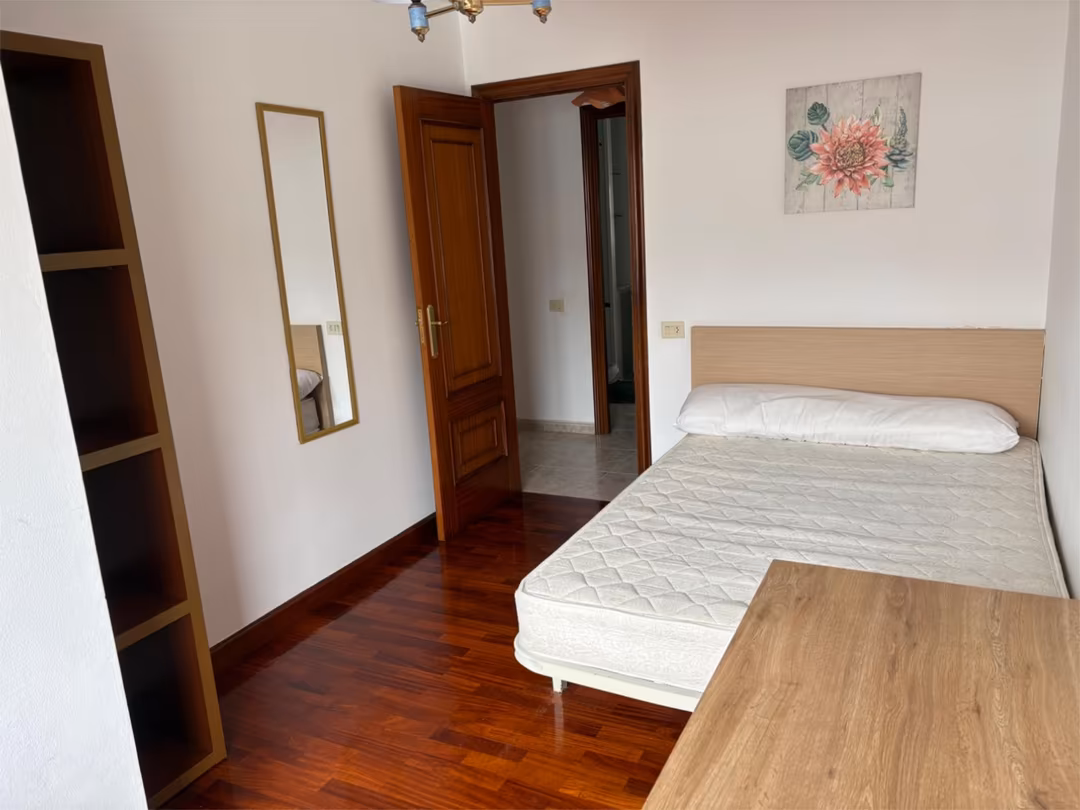 Piso en  Rúa de San Pedro de Mezonzo 11 - Foto 4