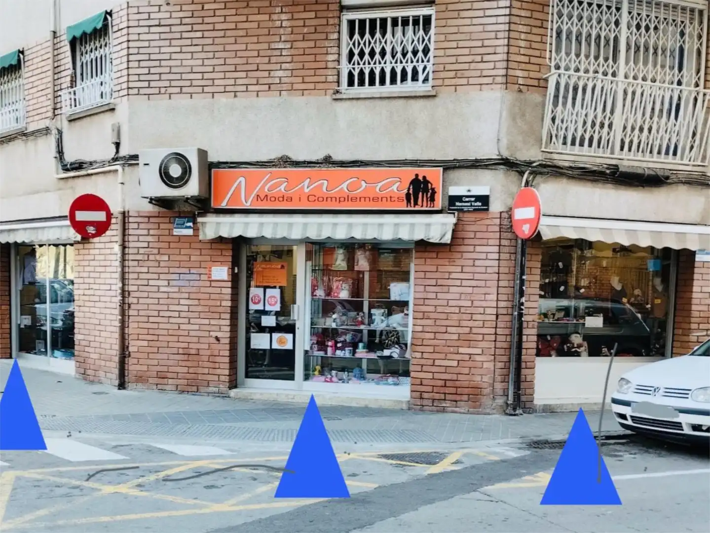 Local comercial en  Carrer de Nemesi Valls 77 - Foto 2