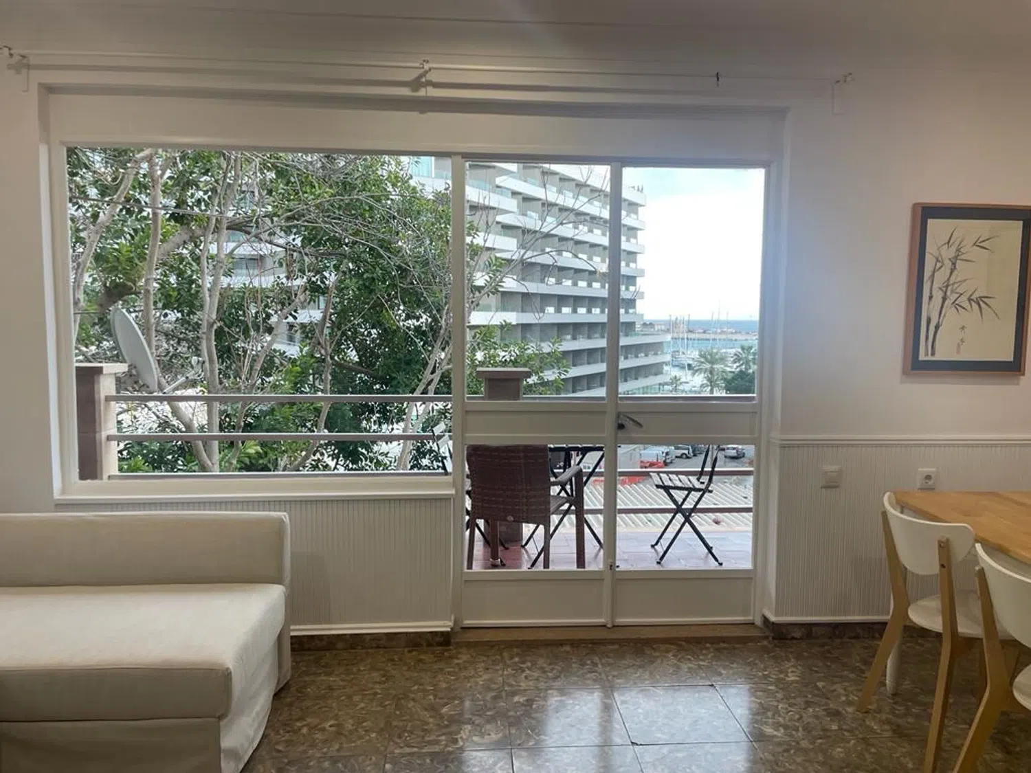 Estudio en avenida de Joan Miró, 15