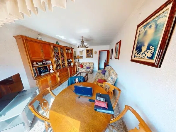 Piso en Barrio Torrefiel - Foto 1