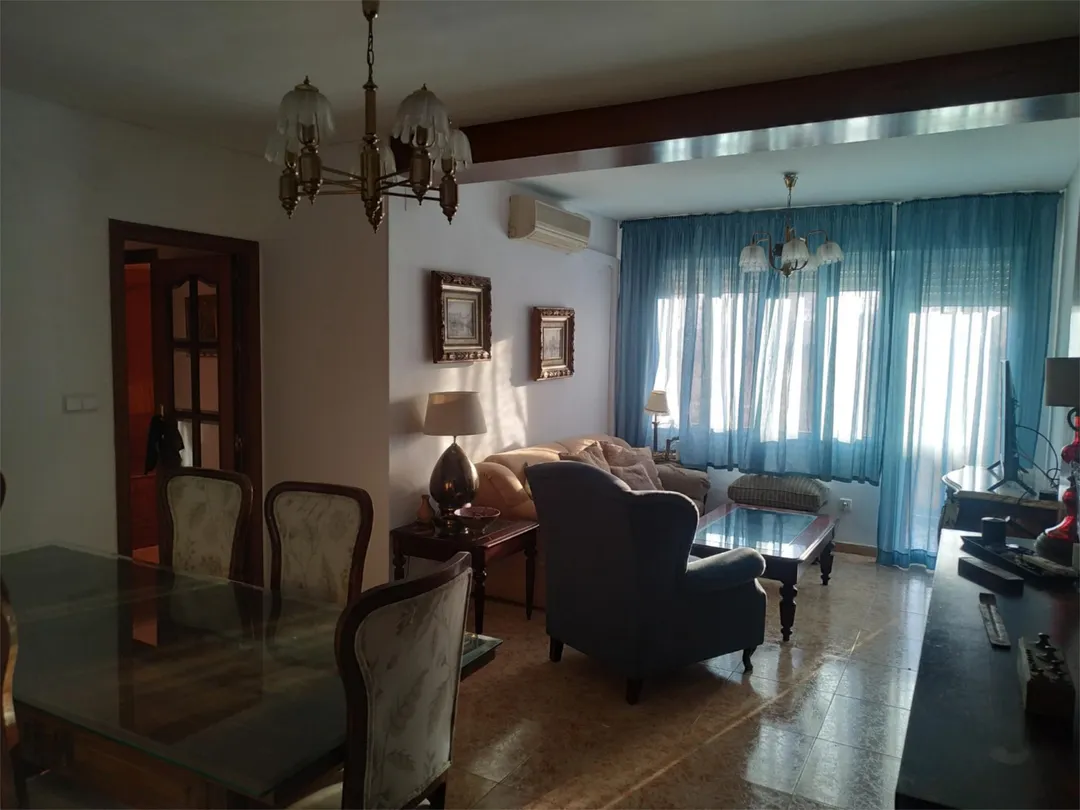 Piso en  Calle del Alcalde Velasco Navarro 9