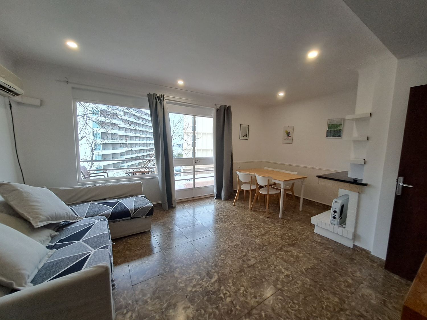 Estudio en avenida de Joan Miró, 15