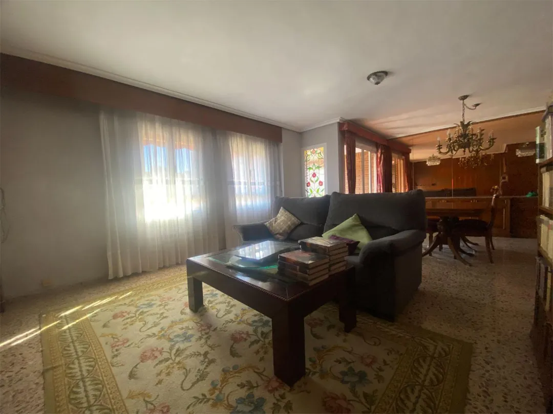 Piso en  Carrer de la Madre Alberta Giménez 2 - Foto 4