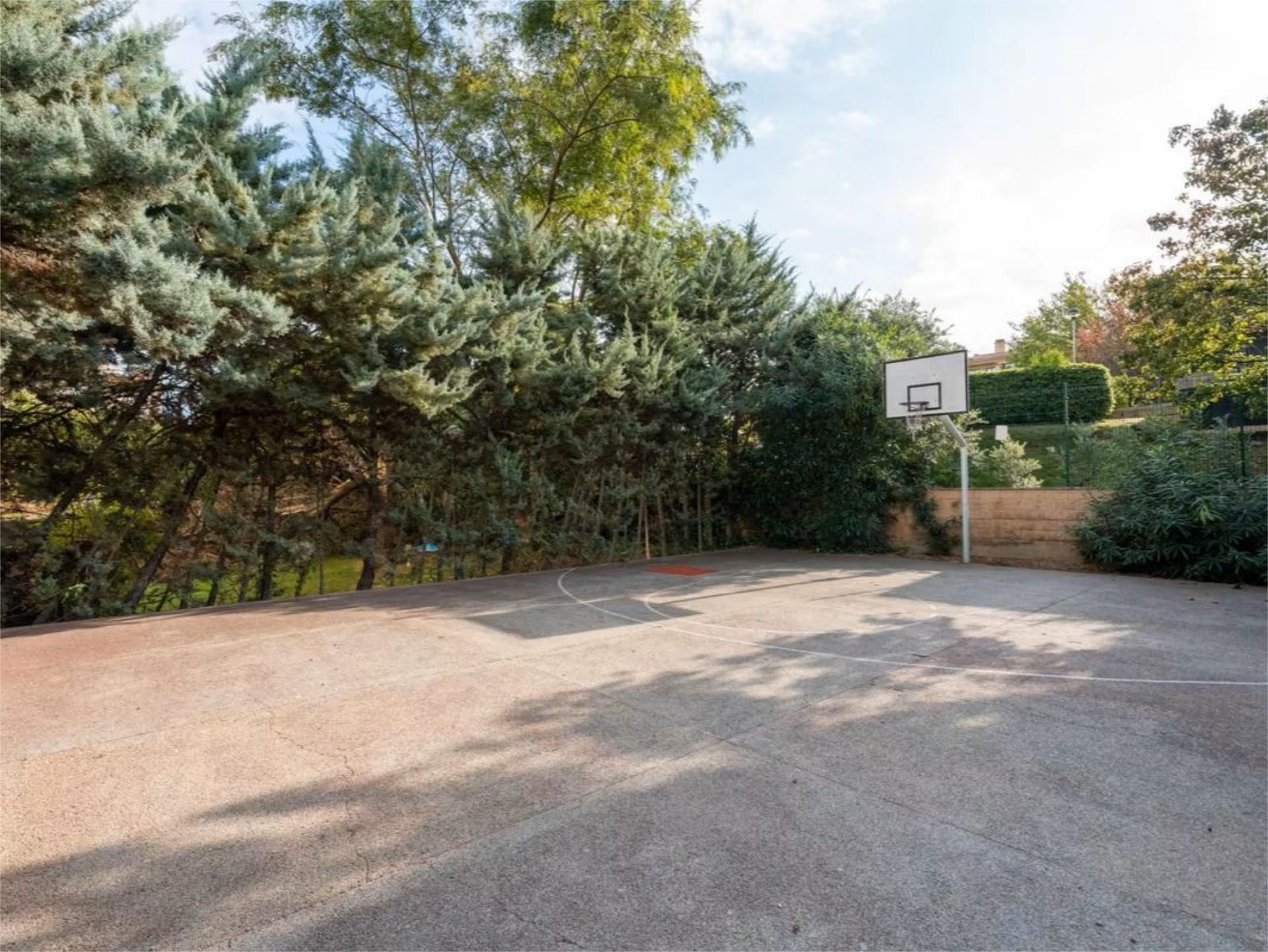 Planta baja en  Carrer de Juan Gris 15