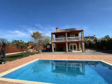 Chalet en  Calle Hermanos Álvarez Quintero 296 - Foto 1