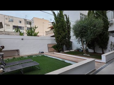 Planta baja en  Carrer de Sant Marçal 19 - Foto 2